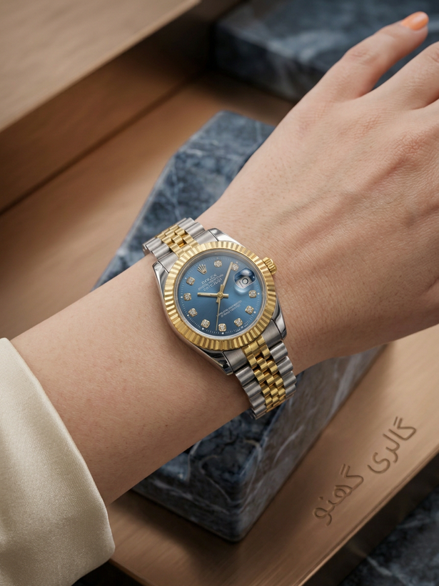 ساعت مچی زنانه رولکس (ROLEX) بند فلزی دو رنگ صفحه آبی نگیندار